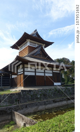高岡の国宝・勝興寺の鼓堂 107951692