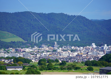 西大寺から奈良県庁方面を望む 107952775