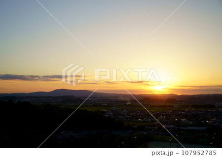 秋の夕焼け・木津川市城址公園 秋の夕焼け・木津川市城址公園 107952785