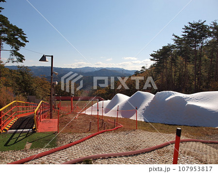 降雪機によるゲレンデの製作風景 107953817