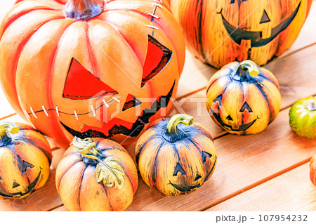 ハロウィンの飾り付けのイメージ 107954232