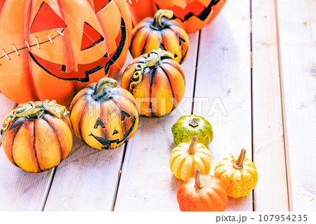 ハロウィンの飾り付けのイメージ 107954235