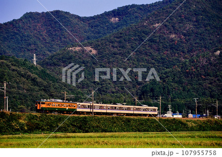 2002年　山陽本線を走る115系普通電車4両 107955758