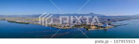パノラマ｜ドローン｜琵琶湖湖畔の長浜城と長浜市内と伊吹山方面の空撮｜滋賀県長浜市 107955915
