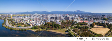 パノラマ|ドローン|琵琶湖湖畔の長浜城と長浜市内と伊吹山方面の空撮|滋賀県長浜市 パノラマ|ドローン|琵琶湖湖畔の長浜城と長浜市内と伊吹山方面の空撮|滋賀県長浜市 107955916