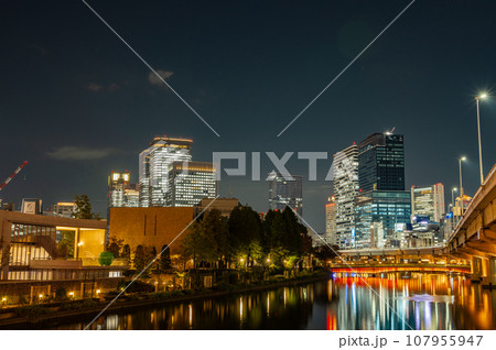 夜の堂島川と中之島付近の風景 夜の堂島川と中之島付近の風景 107955947