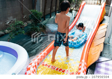 5 years old & 7 years old 5 years old & 7 years old 107956504