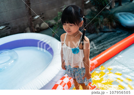 5 years old 107956505