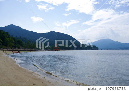 厳島神社の大鳥居 107958758