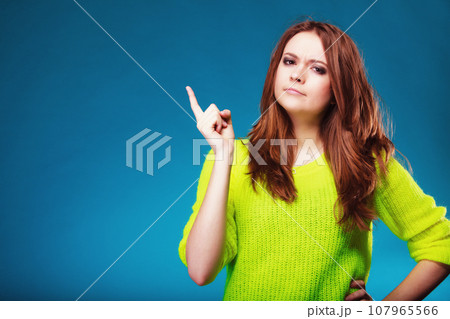 woman shaking wagging her finger girl scolding woman shaking wagging her finger girl scolding 107965566