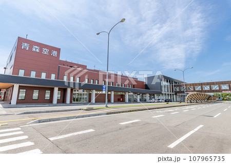 青森県青森市　晴天の青森空港 107965735