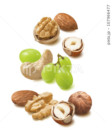 Walnut, cashew, almond, hazelnut nuts and green grapes isolated on white background 107966477