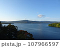 北海道　穏やかな阿寒湖 107966597