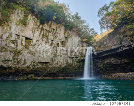 宮崎_うのこの滝と紅葉の風景 宮崎_うのこの滝と紅葉の風景 107967841