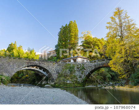 熊本_二俣橋と紅葉の絶景風景 熊本_二俣橋と紅葉の絶景風景 107968074
