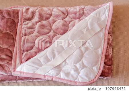 温かい敷パッド 107968473