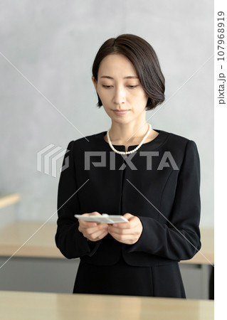 お葬式 お通夜 香典 お葬式 お通夜 香典 107968919