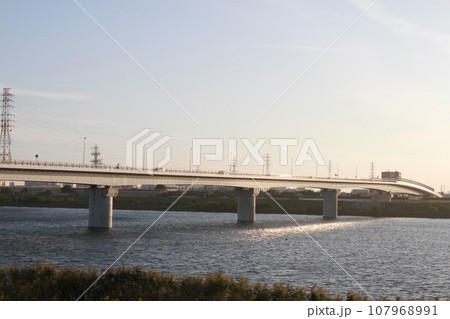 夕方の妙典橋 夕方の妙典橋 107968991