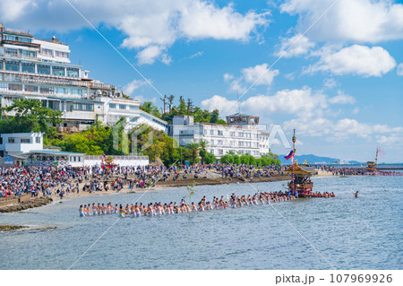 三谷祭、山車が海を渡る海中渡御〈愛知県蒲郡市〉 107969926
