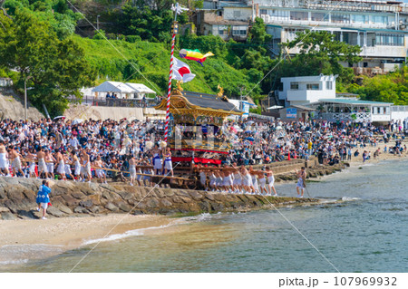 三谷祭、山車が海を渡る海中渡御〈愛知県蒲郡市〉 107969932