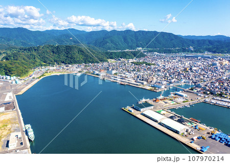 夏の敦賀港（福井県敦賀市） 107970214