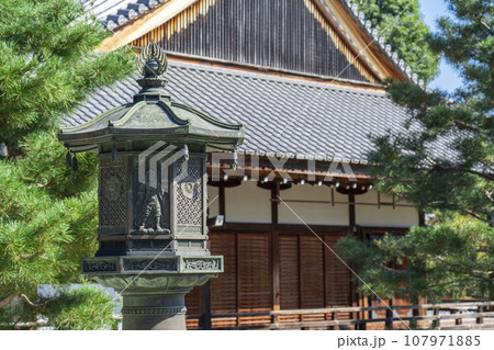 大覚寺　白砂庭園　灯籠（京都市右京区嵯峨大沢町） 107971885