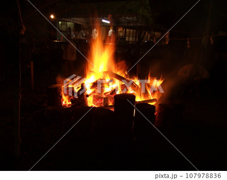 焚火の風景 焚火の風景 107978836