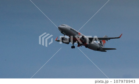 飛行機 飛行機 107978943