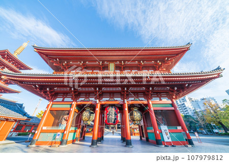 「東京都」浅草寺 宝蔵門の風景 「東京都」浅草寺 宝蔵門の風景 107979812