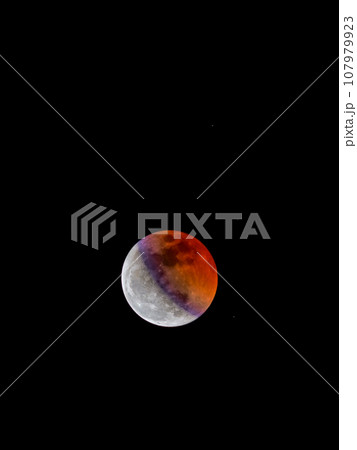 天体ショー_皆既月食とターコイズフリンジの風景 天体ショー_皆既月食とターコイズフリンジの風景 107979923
