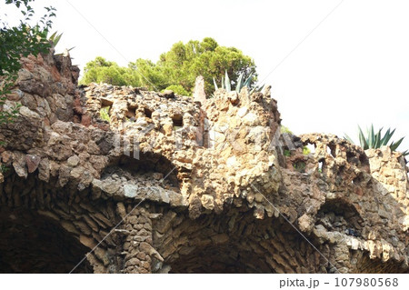 スペイン バルセロナ グエル公園の回廊 スペイン バルセロナ グエル公園の回廊 107980568