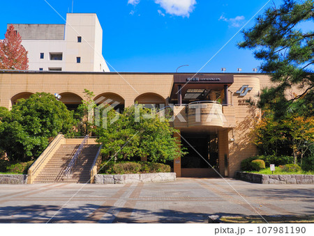 地下鉄旭ヶ丘駅・台原森林公園側出口(宮城県仙台市地下鉄南北線)・秋 地下鉄旭ヶ丘駅・台原森林公園側出口(宮城県仙台市地下鉄南北線)・秋 107981190