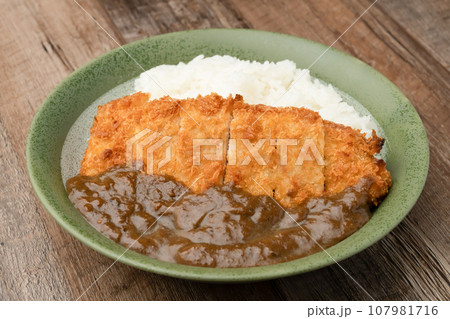 カツカレー 107981716