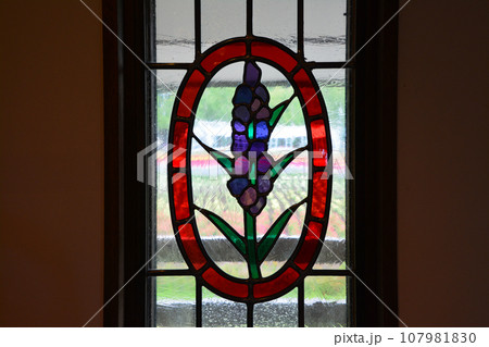 幻想的なステンドグラスの晄り 幻想的なステンドグラスの晄り 107981830