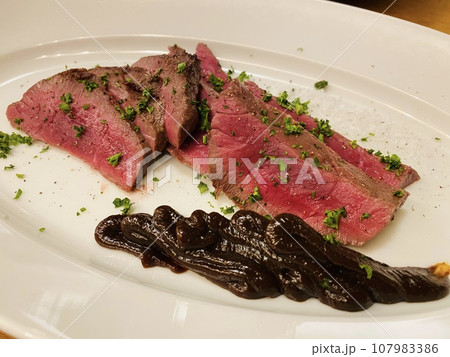 イタリアン　料理　肉 107983386