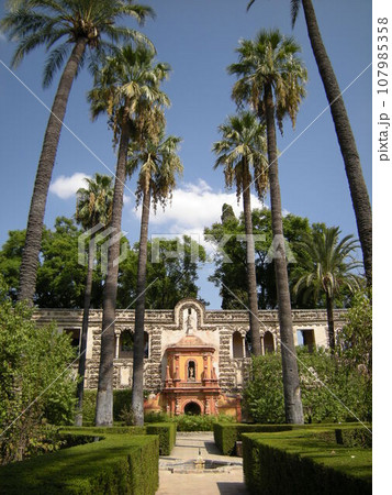 スペイン セビリア アルカサルの庭園 スペイン セビリア アルカサルの庭園 107985358