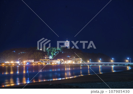 湘南 東浜から見る江の島 夜景  湘南 東浜から見る江の島 夜景  107985430