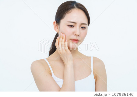 ビューティーイメージ　30代女性 107986146