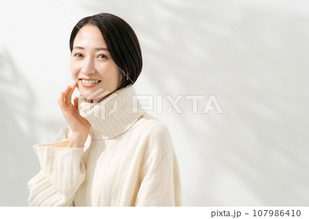 ミドル女性のビューティー写真 ミドル女性のビューティー写真 107986410