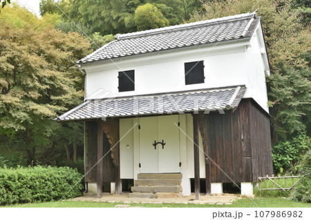 日本民家集落博物館の堂島の米蔵 107986982