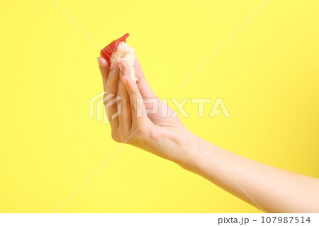 Hand with Sushi 107987514