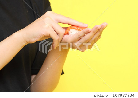 Hand with Sushi Hand with Sushi 107987534