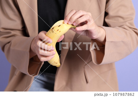 Woman with Fruit 107987862