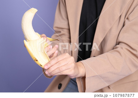 Woman with Fruit 107987877