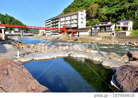 大分県日田市　天ヶ瀬温泉　玖珠川　豊後三大温泉　共同露天風呂神田湯 107988610