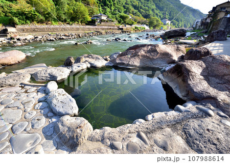 大分県日田市　天ヶ瀬温泉　玖珠川　豊後三大温泉　共同露天風呂神田湯 107988614