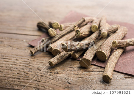 Liquorice roots 107991621