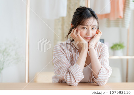 若い女性のビューティ 若い女性のビューティ 107992110