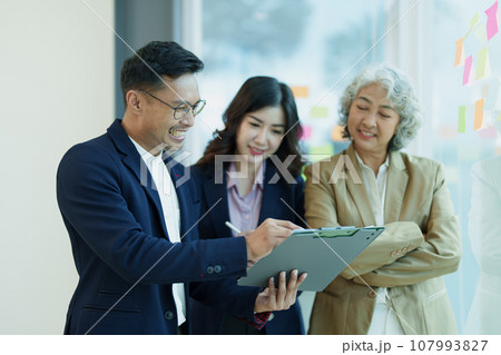 Asian entrepreneurs and business people meeting in a conference room in business planning, financial budget and investment risk assessment to analyze customer groups to increase company growth. Asian entrepreneurs and business people meeting in a conference room in business planning, financial budget and investment risk assessment to analyze customer groups to increase company growth. 107993827
