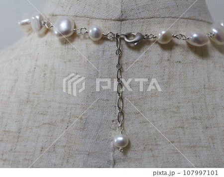 フラットパールのショートネックレス　ハンドメイド 107997101